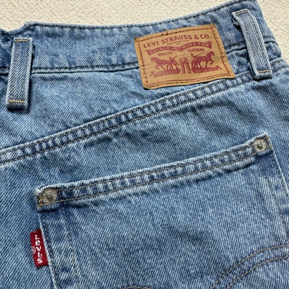 Levi's High Rise Seamed Denim Mom Shorts 32‎ - Picture 7 of 10